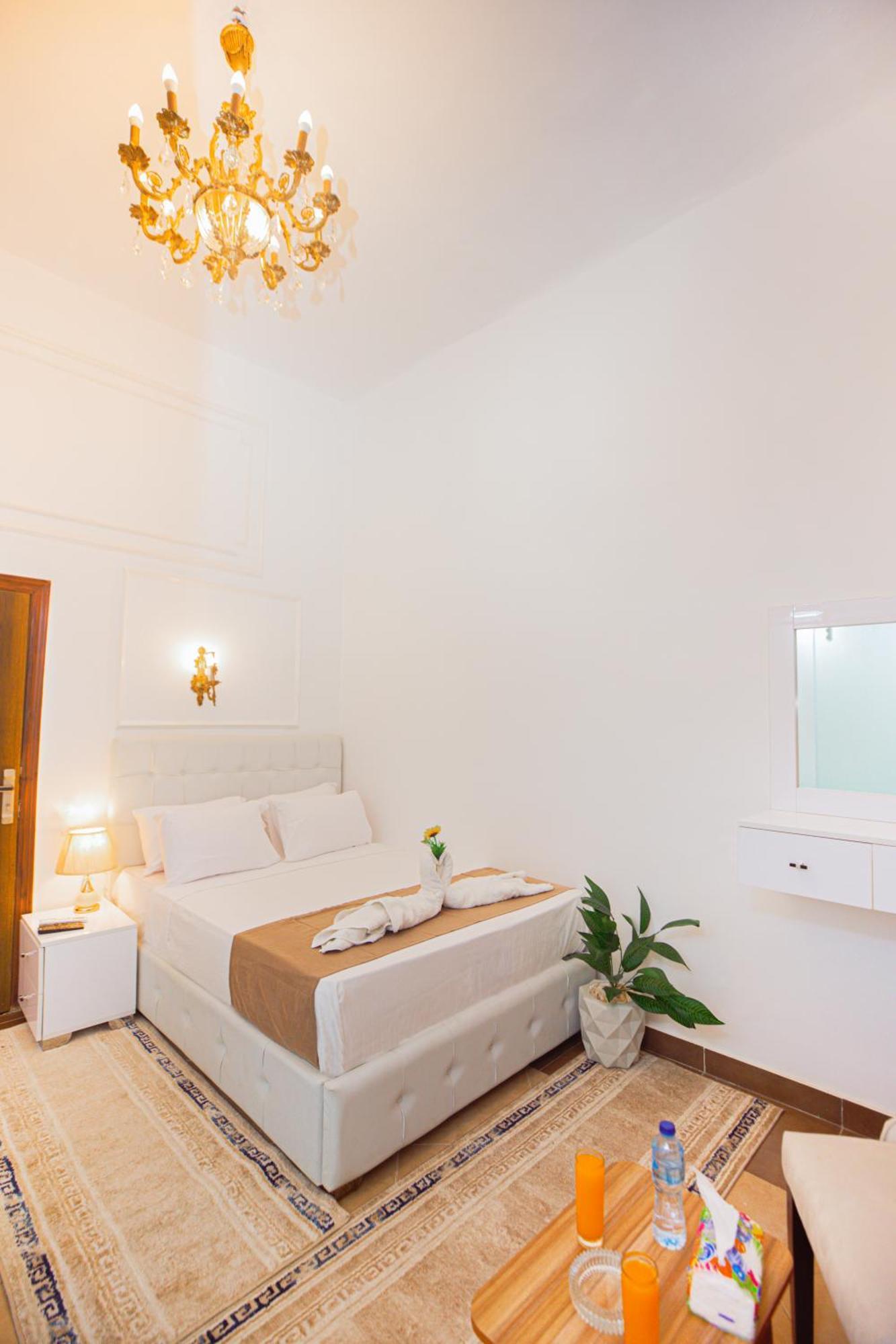 Downtown Antique Hotel Кайро Екстериор снимка