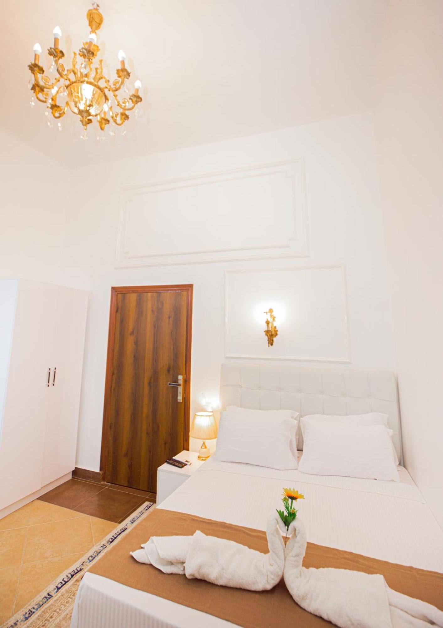 Downtown Antique Hotel Кайро Екстериор снимка